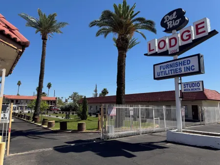 Del Rio Lodge Отели рядом с достопримечательностью «Университет Бенедиктин в Меса»