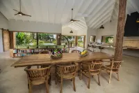 Nakatumble - Luxury Sustainable Villa with Farm Hotels in Efate