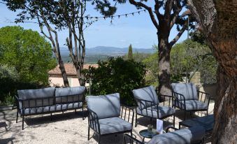 Hôtel la Garrigue & Bar Piscine