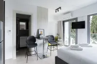 Velvet Luxury Studios in the City Center by BiNoBi! Hotels near EMISIA SA