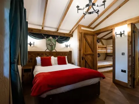 Warwick Castle Hotel & Knight's Village Отели в г. Уорвик