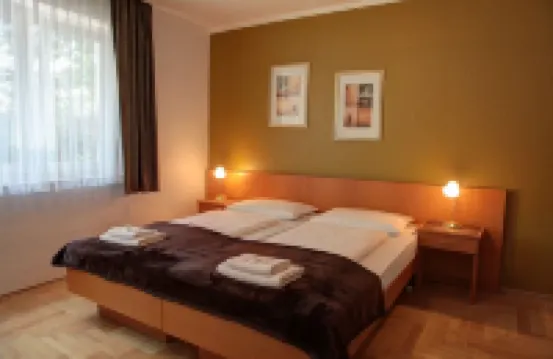 Garni Hotel Rödelheimer Hof - Eschborn Hotels in der Nähe von IGMG Ehl-i Sünnet Moschee