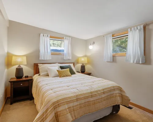 Lake Pulaski Getaway Hotels in Wright County