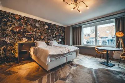 Prado Next Door Hotels in Остенде