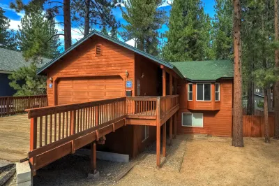 Montgomery Estates Bliss - Hot Tub, Pets, Family Fun!