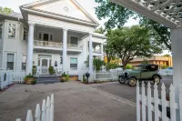 Oaklea Mansion Bed and Breakfast Hotels in Winnsboro