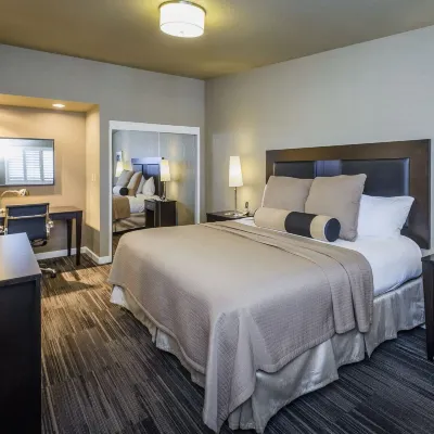 Lions Gate Hotel Hotel dekat Kompleks Golf Haggin Oaks