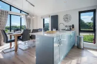 Swanlake Lodge - 3 Bedroom Holiday Home - Penally