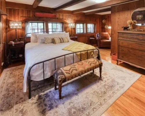 Bean Creek Cabins Hotels in Caddo Gap