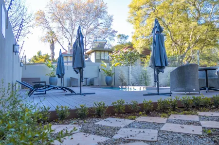 1945 on Kloof Guesthouse Отели рядом с достопримечательностью «Карлтон-центр»