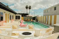 Mod Retreat in Vibrant Palm Springs - Villas