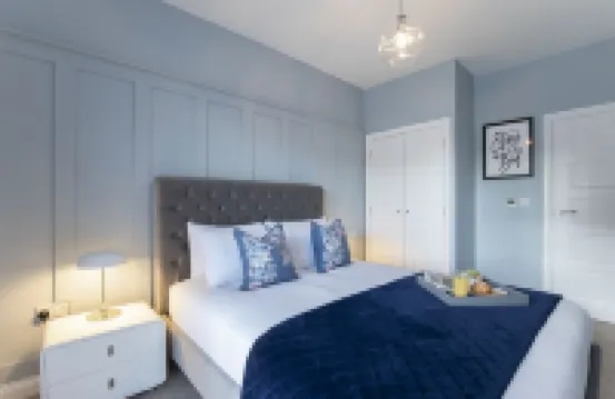 Elliot Oliver - Luxurious Two Bedroom Apartment in the Docks Hotel berhampiran St John's Church