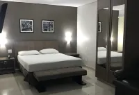 Crystal Place Hotels near Polo Empresarial Goiás