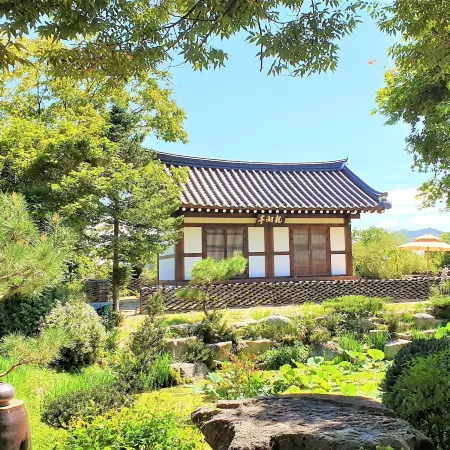 Tohyang Traditional House