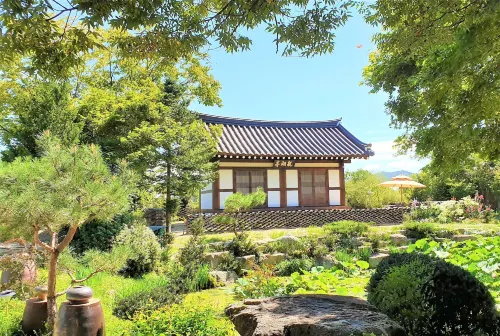 Tohyang Traditional House