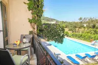 The Mayflower Studios & Apartments - Pools