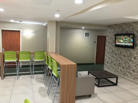 Corona Hotel New York - LaGuardia Airport Отели рядом с достопримечательностью «Нью-Йорк Холл Оф Сайенс»