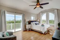 4BR/4BA - pool, elevator, deeded beach access, 2 king suites & AMAZING views!