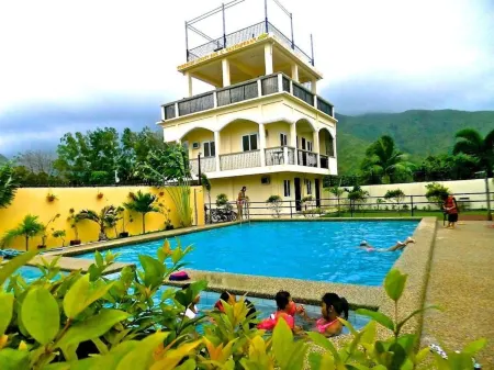 Pundaquit Luxury Resort Отели рядом с достопримечательностью «Zambales Destination»