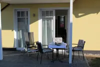 Cozy apartment on the ground floor with terrace, 200m to the beach