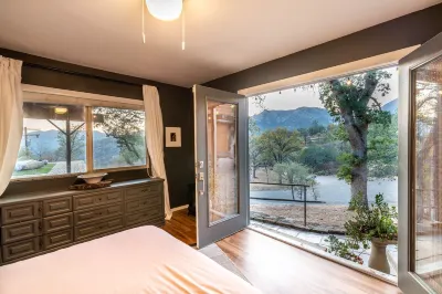 STUNNING VIEWS, CRISP IMMACULATE MOUNTAIN TOP HOME WITH HOT TUB Hotels near Slick Rock Recreation Area