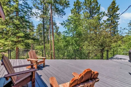 JR's Hideaway- Secluded Cabin on 3.5 acres in Northern Black Hills