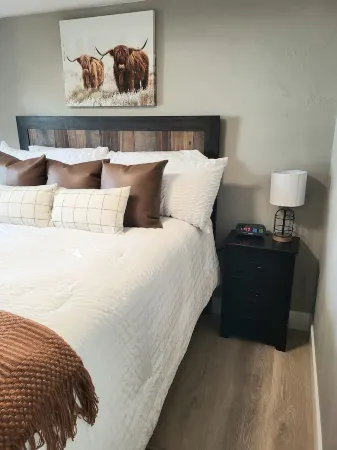 Salmon Bench Home w/ hot tub