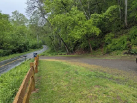 Hill Top Cottage with Chickens!
