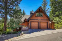 Charming Escape with Hot Tub and Pool Table - Delightful Mountain Haven