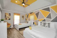 Stylish Oasis with City Views and Luxury Amenities - Unique Retreat