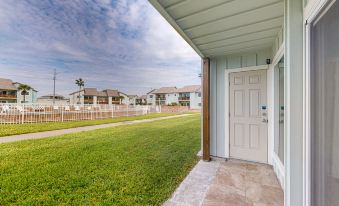 Picture of AH-A102 First Floor, Shared Pool, Golf Cart Access: Latest Deals ...