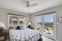 Ocean Views and Relaxing Hot Tub - Exquisite Coastal Oasis فنادق في كورولا