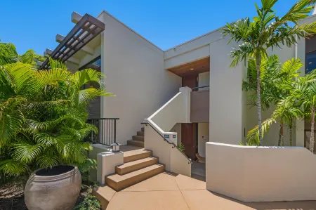 Luxurious Amenities and Golf Privileges - Exquisite Oceanview Escape Отели в г. Остров Гавайи