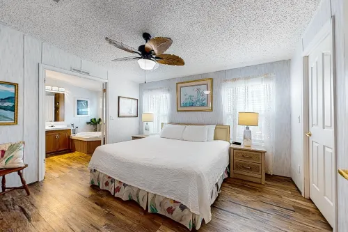 Cozy home in a quiet neighborhood steps from the beach and close to attractions Hotel a Laguna Beach