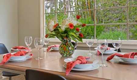 Minutes from Beach and Dining Delights - Charming Cottage Retreat Отели в г. Монтесито