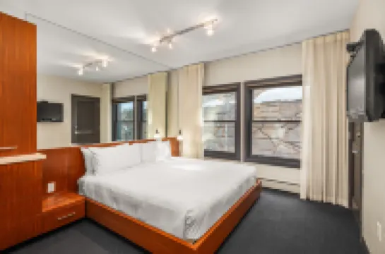 Heated Pool and Stunning Views - Stylish Retreat