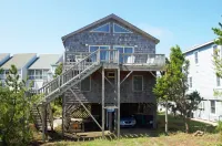 Close to Beach with Ample Amenities - Spacious Charming Cottage فنادق في كورولا