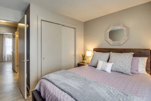 Spacious Living Area with Rooftop Bar Access - Stylish Tranquil Hotels in Clarksville