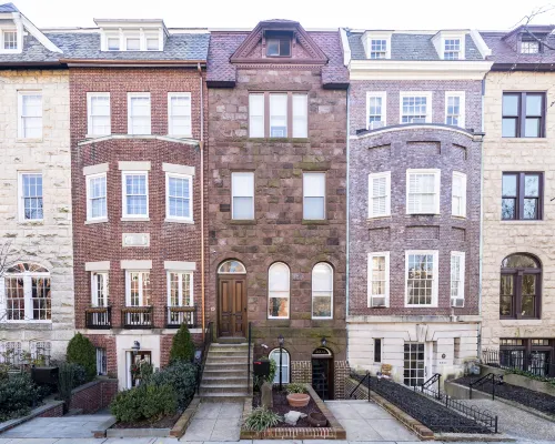 Spacious Open Kitchen and Exposed Brick - Stunning Urban Retreat