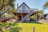 Canalfront home with a deck, sound access, central AC, WiFi, washer/dryer