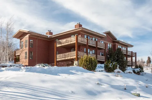 Stunning Views and Cozy Gas Fireplace - Elegant Mountain Retreat