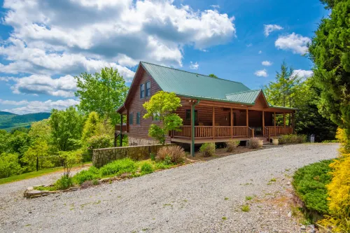 Stunning Views and Outdoor Fire Pit - Luxurious Log Retreat