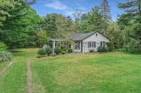 Quiet remodeled cottage near downtown Sawyer - private deck, gas grill, firepit