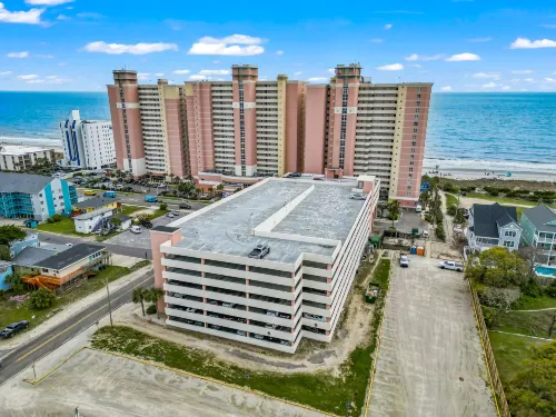 Expansive Balcony and Modern Amenities - Stunning Oceanfront Retreat Hôtels à : Atlantic Beach
