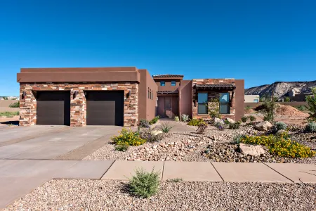 Luxury Home with Putting Green and Covered Patio - Elegant Golf Retreat