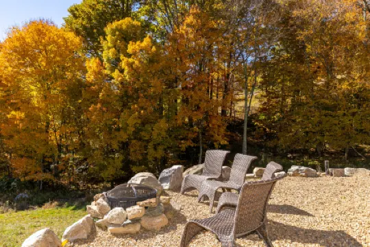 Expansive Views and Cozy Outdoor Firepit - Stunning Mountain Haven