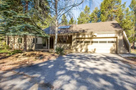 Cozy Gas Fireplace and Chef’s Kitchen - Charming Family Getaway