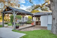 Lavish Retreat - Private Pool, Hot Tub Access