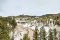 Secluded and Spacious Mountain Getaway