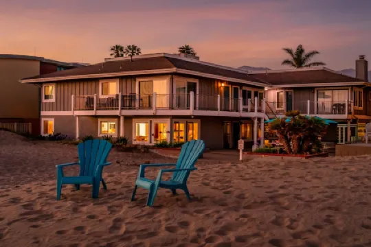 Ocean Views, Gas Grills, Open Kitchen - Stunning Beachside Haven